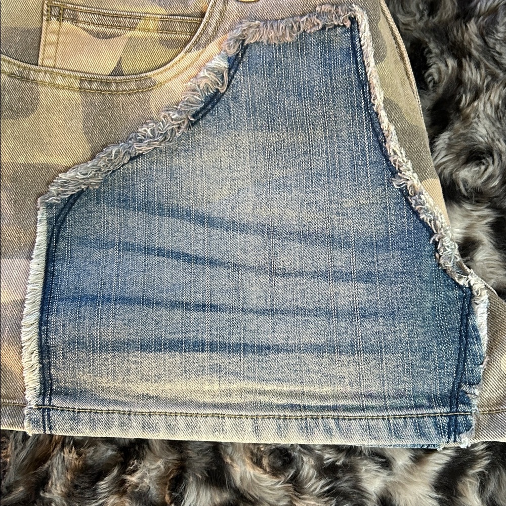 Lazerjeans Camouflage Denim Shorts with Jean patchwork detail - Picture 9 of 16